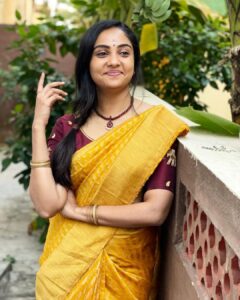 Smruthi Venkat Instagram - Good evening guys ✨

#candid #candidsmile #sareeday #saree #smiles