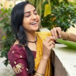 Smruthi Venkat Instagram - Good evening guys ✨ #candid #candidsmile #sareeday #saree #smiles