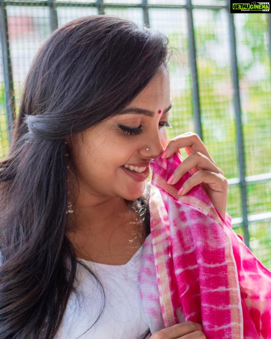 Smruthi Venkat Instagram - Happy Sunday ✨ PC @mithunksairam
