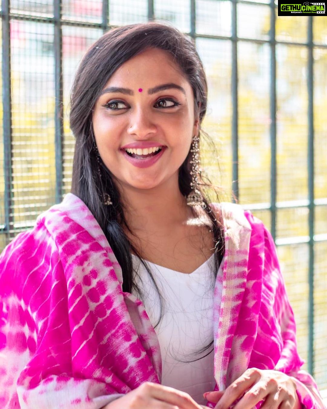 Smruthi Venkat Instagram - Happy Sunday ✨ PC @mithunksairam