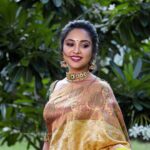 Smruthi Venkat Instagram - அனைவருக்கும் இனிய பொங்கல் நல்வாழ்த்துக்கள் ✨ Saree @shadhan_creations Pc @shadowsphotographyy Mua @lakshmiajay_makeupartistry Hair @durga_hair_stylist