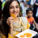Smruthi Venkat Instagram - Love for jalebi ✨💛 Pc @mithunksairam