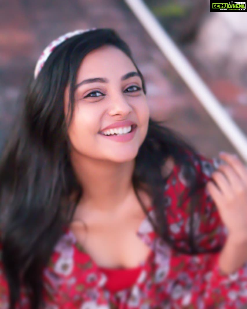 Smruthi Venkat Instagram - Happy Wednesday ✨