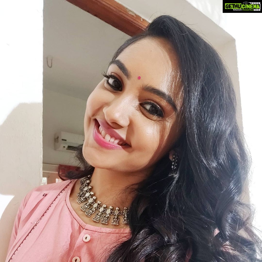 Smruthi Venkat Instagram - #happytuesday ✨