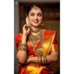 Smruthi Venkat Instagram - #mookuthiamman அனைவருக்கும் இனிய தீபாவளி நல்வாழ்த்துக்கள் ✨ Mua @makeupandhairbyrehana Jewlly @new_ideas_fashions