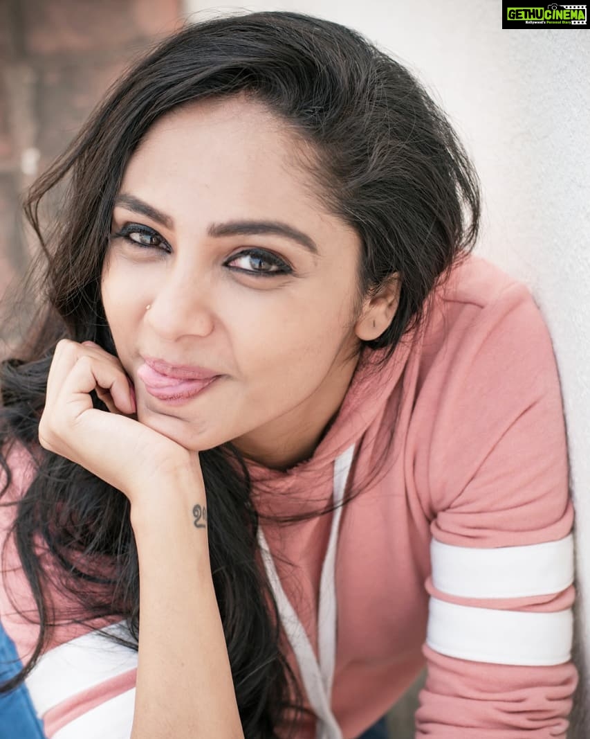 Smruthi Venkat Instagram - #mondaymood ✨ 📷 @mithunksairam