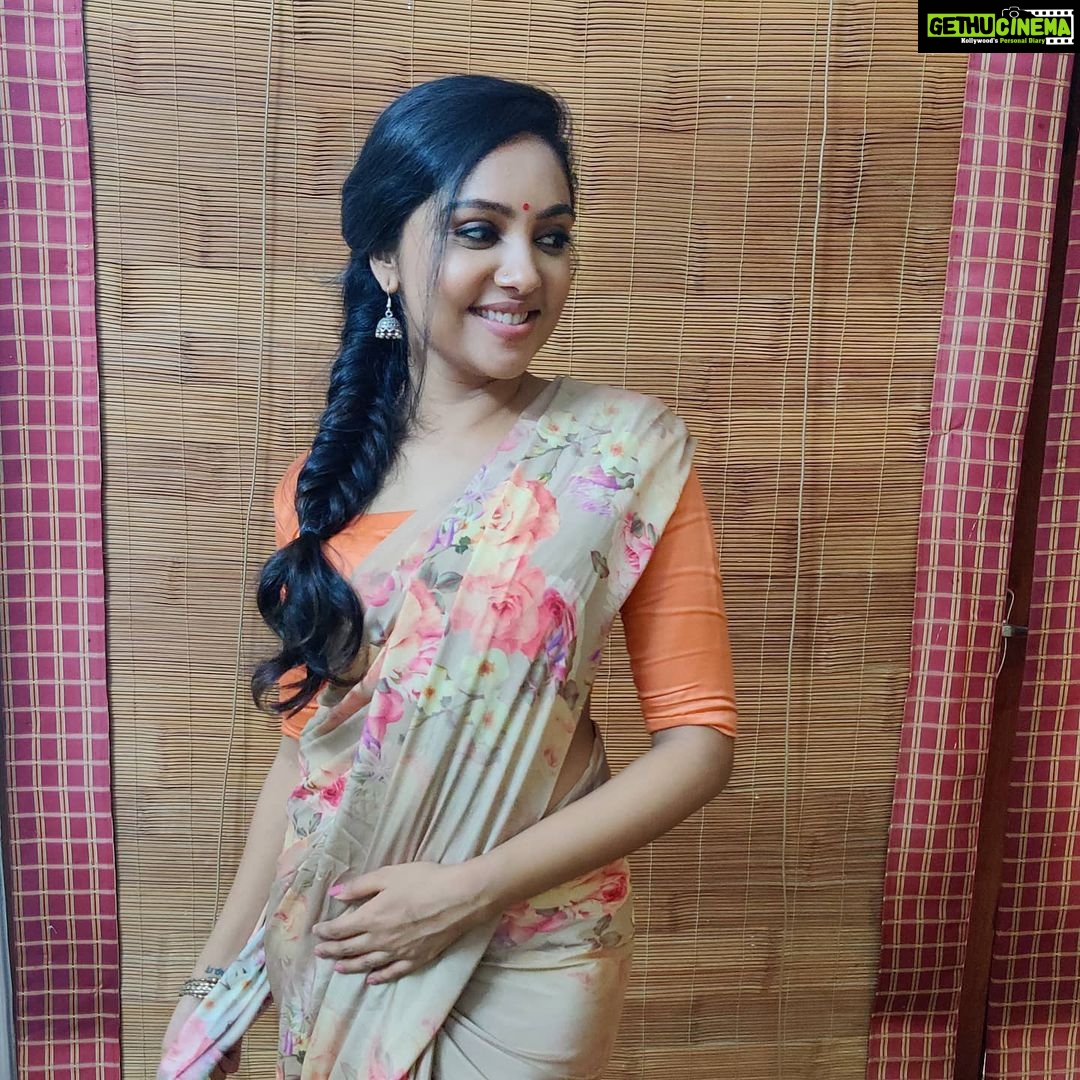 Smruthi Venkat Instagram - ✨ Wardrobe and styling @sripalasa