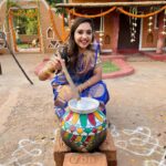 Smruthi Venkat Instagram - மகிழ்ச்சி பொங்கட்டும் அன்பு பொங்கட்டும் பக்தி பொங்கட்டும் ஆரோக்கியம் பொங்கட்டும் இனிய பொங்கல் நல்வாழ்த்துக்கள் ✨ H&M @hairandmakeupbysubhi