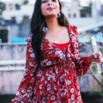Smruthi Venkat Instagram - Bursting bubbles ✨ Never forget the kid in you! Sunday well spent 🥰😋 Hope all of you had a great Sunday ☺️ Good night ✨ Pc @mithunksairam