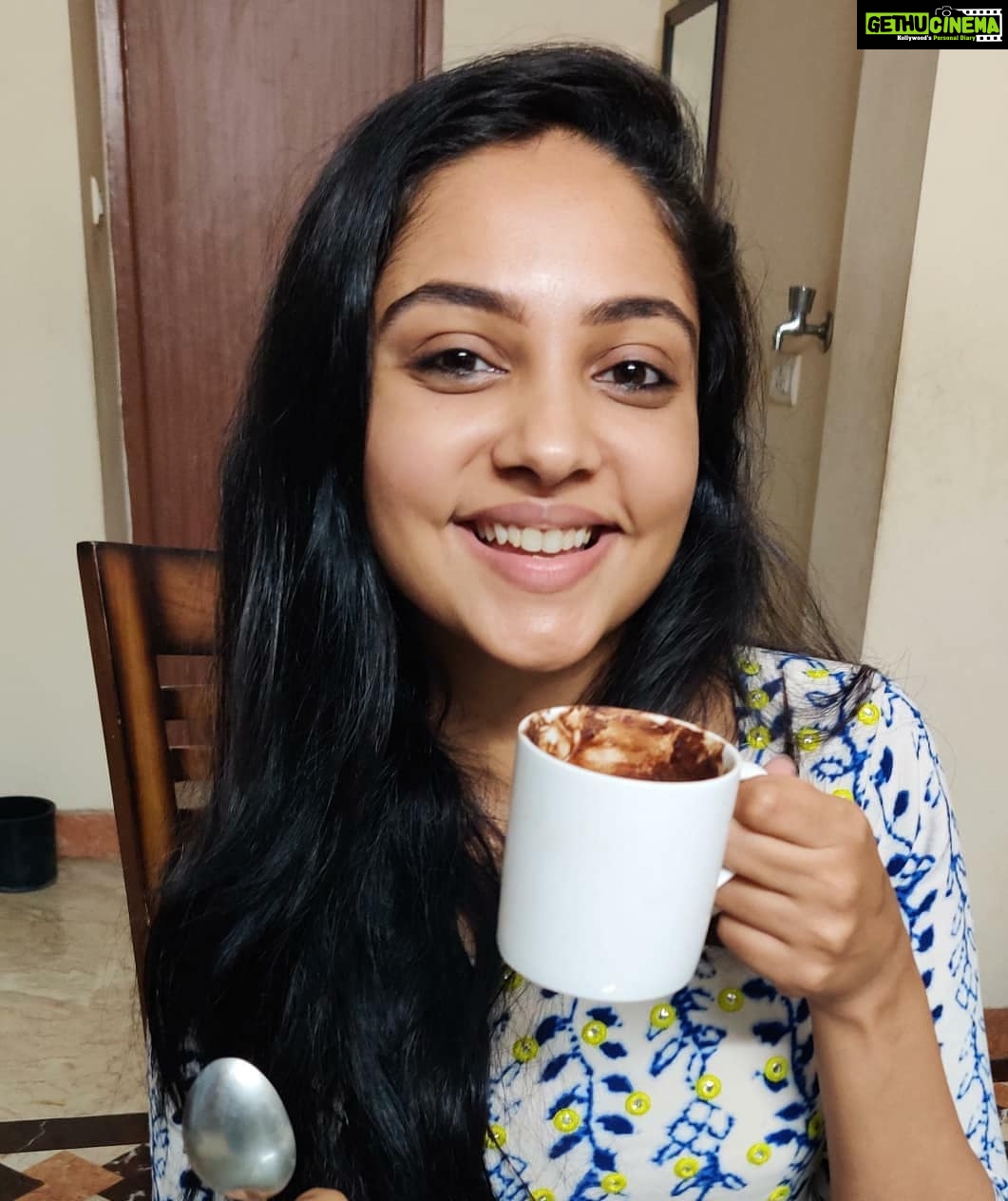 Smruthi Venkat Instagram - Sunday night and I was super bored. Wanted to eat a cake so thought I will make it myself. Tried making a mug cake and it actually came out pretty well 😋 Swipe right to see timelapse 😋 Good night ✨ Thanks @sowmyavenkat88 for taking video and pics 😋😋