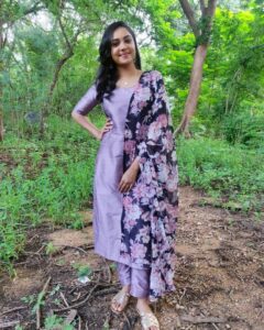 Smruthi Venkat Instagram - #happyevening #happyfriday ✨