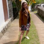 Smruthi Venkat Instagram - Just when y'all thought I was being cute with all the scenic background, my naughtiness kicks in! 🙈😋🙊 Scenery❤️✨ Great Trails Kodaikanal