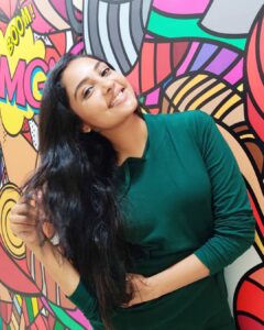 Smruthi Venkat Instagram - #friyay ✨ Good night guys