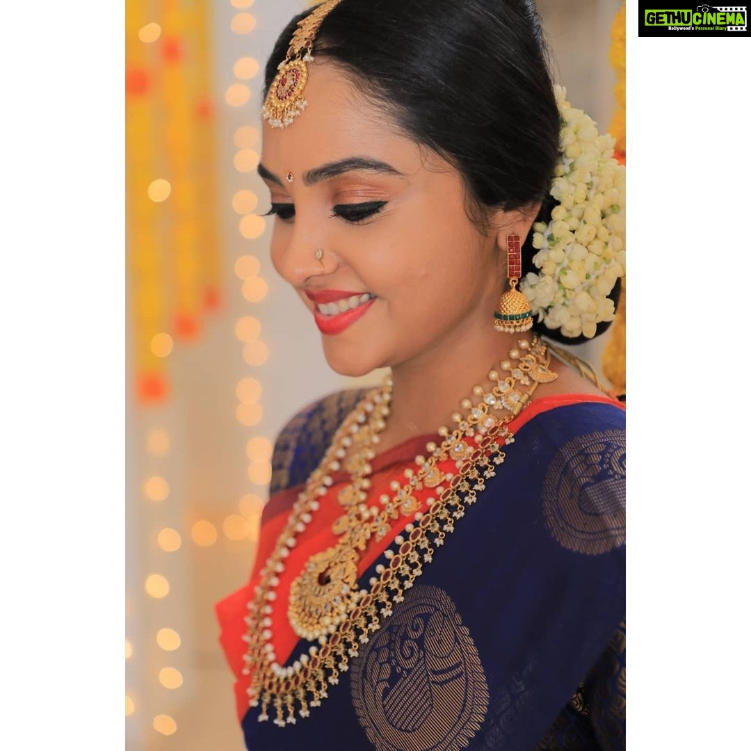 Smruthi Venkat Instagram - Happy karthigai ✨