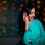 Smruthi Venkat Instagram - Always remember to be happy ✨ Good night 💙 Wardrobe @yoshnasbyela Mua @luxefacebyanitha Earings @new_ideas_fashions Nails _@leonorabeautystudio Pc @kalairavichandran_