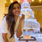 Smruthi Venkat Instagram - #merrychristmas 🎄 wishing you guys a lot of joy and happiness ✨ ITC Grand Chola, Chennai