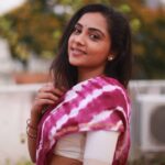 Smruthi Venkat Instagram - Terrace shoot ✨ #sareelove 💜 Pc @martindon