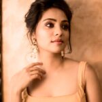 Smruthi Venkat Instagram - ✨ Pc @camerasenthil Wardrobe @yoshnasbyela Jewellery @bcos_its_silver H&m @reenapaiva