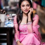 Smruthi Venkat Instagram - ✨ Wardrobe @yoshnasbyela Jewellery @bcos_its_silver Pc @camerasenthil H&m @reenapaiva