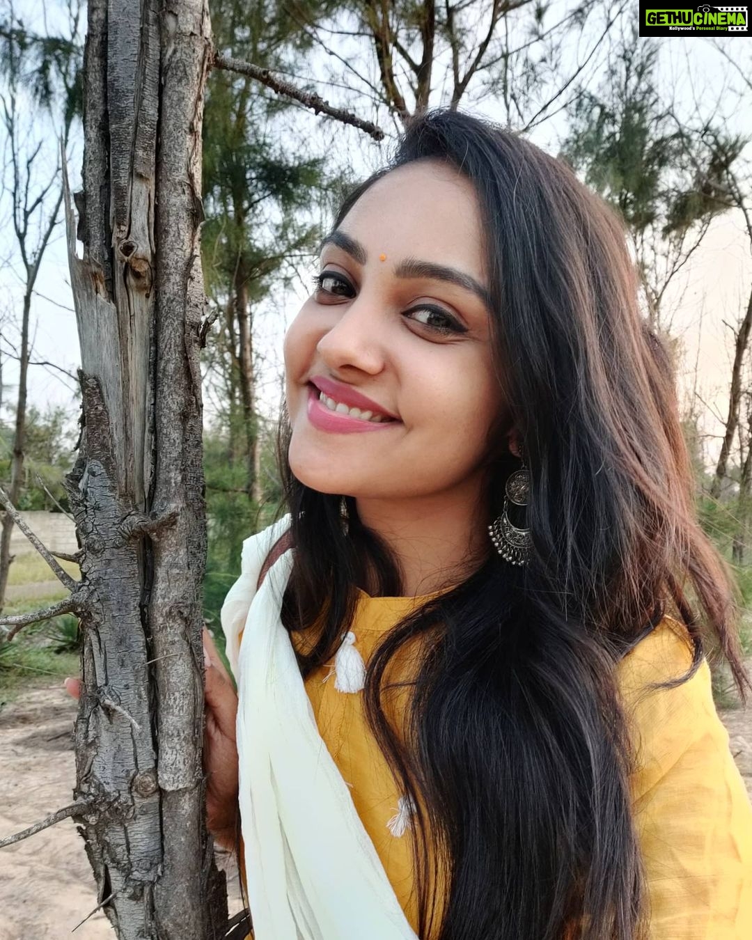 Smruthi Venkat Instagram - #selfie #tbt ✨ Sanguthurai Beach