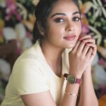Smruthi Venkat Instagram - Throw back to this photo taken a month back! Miss flaunting my favourite @danielwellington watch and bracelet❤️ p.s .you can buy this and get additional 15%off using my code "DWXSMRUTHI" on their website. #dwcompletethelook Pc @rahulravindran H&m @makeupandhairbyrehana
