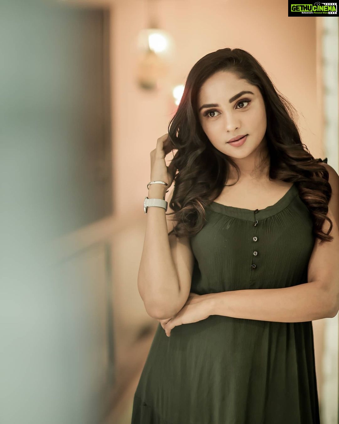 Smruthi Venkat Instagram - 💚 Pc @camerasenthil H&m @bbluntchennai