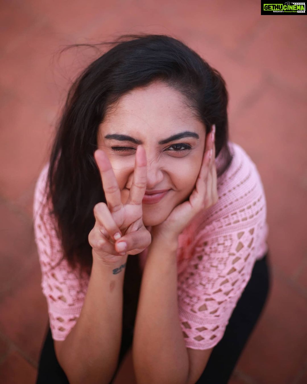 Smruthi Venkat Instagram - ✨ Pc @martindon