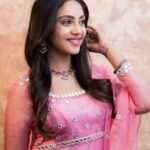 Smruthi Venkat Instagram - ✨ #pinkpinkpink Wardrobe @yoshnasbyela Jewellery @bcos_its_silver H&m @reenapaiva Pc @camerasenthil ❤️