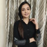 Smruthi Venkat Instagram - From yesterday 's online make up tutorial with @lakshmakeover_ Thanks a lot for the makeup lessons 😘 And thanks everyone for watching my live session and supporting me ❤️