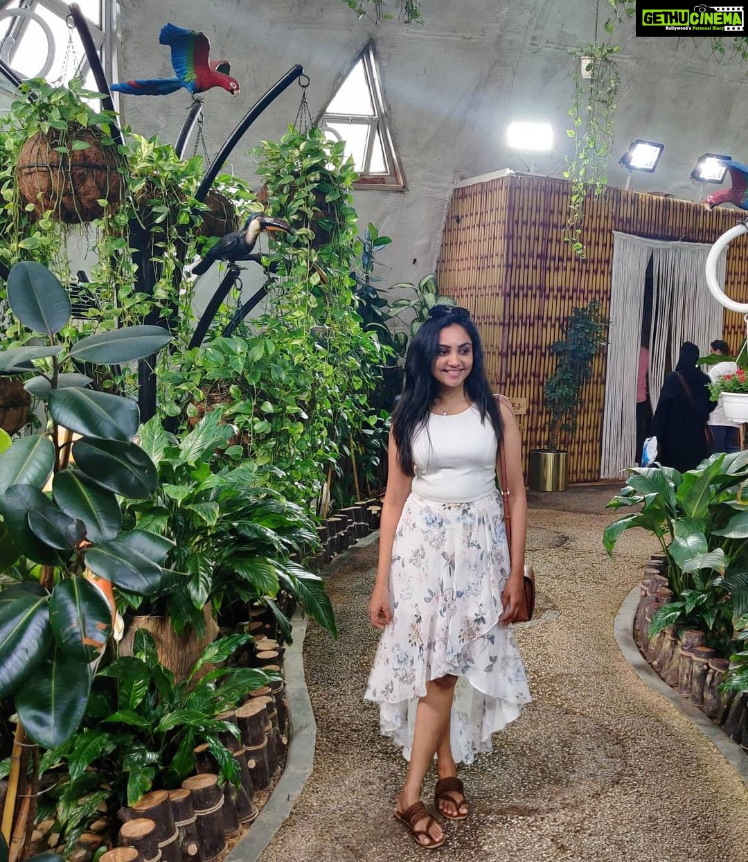 Smruthi Venkat Instagram - Throw back to Catching butterflies ✨✨ #dubaidiaries #butterfly #butterflygarden #vacation #throwback #dubaibutterflygarden #beforequarantine