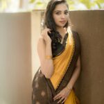 Smruthi Venkat Instagram - Throw back to my recent fav shoot Pc @camerasenthil 💛 H&m @makeupandhairbyrehana ❤️ #tb #sareelove #saree #traditional #blackandyellow #simplesaree #simpleisbest #sareeswag #sareegram