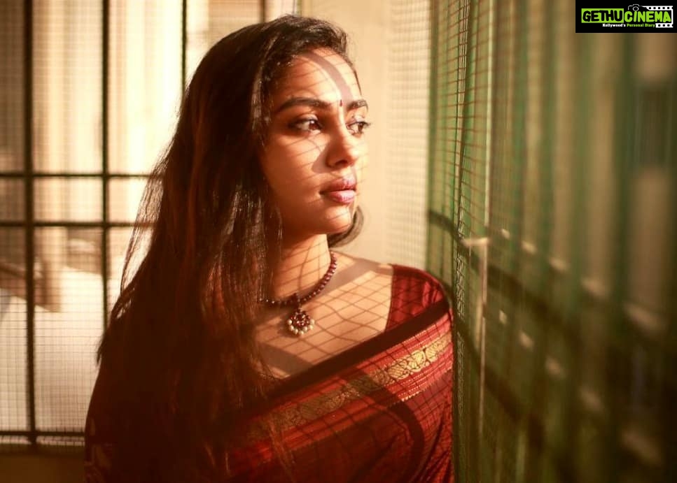 Smruthi Venkat Instagram - Sunlight and shadows ✨ #beforequarantine #stayhome