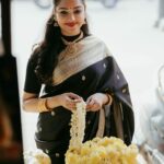 Smruthi Venkat Instagram - #mallipoo 🖤 Pc @photonimage_by_daran @jenson_16 H&m @renuka_mua