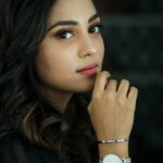Smruthi Venkat Instagram - Totally In love with my bigger dial unisex Daniel Wellington watch!! Check out the 36 mm mesh watch from @danielwellington Use the discount code “DWXSMRUTHI” to get 15% discount on the DW websites danielwellington.com and also receive free shipping. #danielwellington Pc @camerasenthil H&m @bbluntchennai