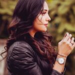 Smruthi Venkat Instagram - Love for big dials ❤️ Use my code "DWXSMRUTHI" and get additional 15% off on the websitedanielwellington.com  #danielwellington Pc @sathyasekar_ H&M @bbluntchennai