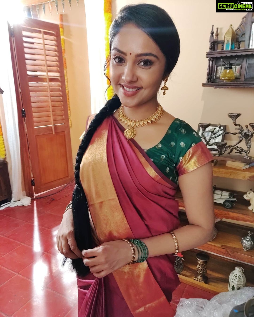 Smruthi Venkat Instagram - #saree ❤️ Styled by @shimona_stalin