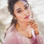 Smruthi Venkat Instagram - ✨ Wardrobe @yoshnasbyela H&M @reenapaiva Jewellery @bcos_its_silver Photography @anitakamaraj @rahulravindran