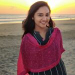 Smruthi Venkat Instagram - #sunkissed Beach days are the best days ✨😍 Thanks @madhu_mailankody_official for the pics ❤️ Sanguthurai Beach