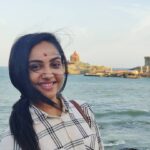 Smruthi Venkat Instagram - When in kanyakumari ✨😍 Kanniyakumari India