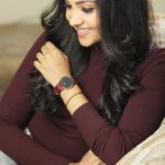 Smruthi Venkat Instagram - @danielwellington is spoiling us with their crazy Black Friday deals! 50% off on selected watches!!!🔥😱 Add my code "SMRUTHI15" for an extra 15% off on the website or DW stores! #danielwellington #dwindia 🖤 PC @deepak_durai_photography H&m @lakshmakeover_