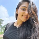 Smruthi Venkat Instagram - Love is in the air✨ #happyhigh #bluesky #nofilter #happysmile ✨ Coorg