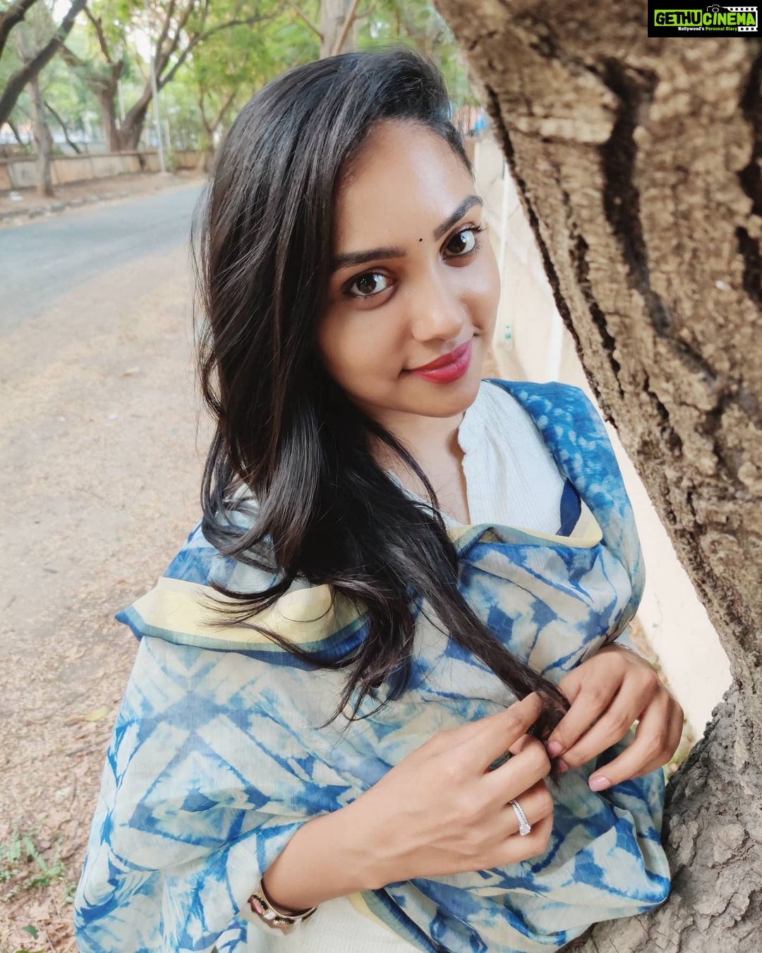 Smruthi Venkat Instagram - #simpleisbest ✨ Pc @sathyasekar_