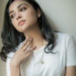 Smruthi Venkat Instagram - #white PC @camerasenthil H&M @makeupandhairbyrehana