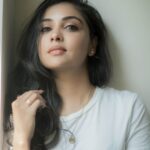 Smruthi Venkat Instagram - #white PC @camerasenthil H&M @makeupandhairbyrehana