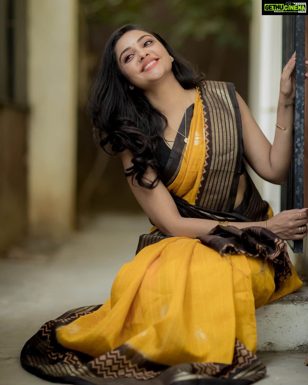 Smruthi Venkat Instagram - #sareelove PC @camerasenthil H&M @makeupandhairbyrehana