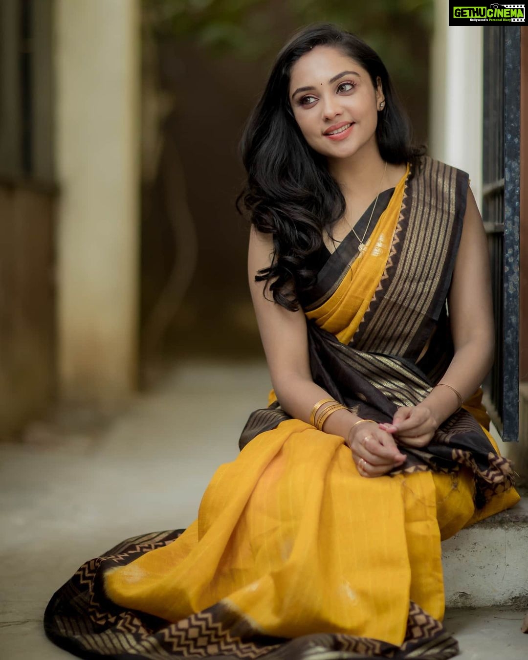 Smruthi Venkat Instagram - #sareelove PC @camerasenthil H&M @makeupandhairbyrehana