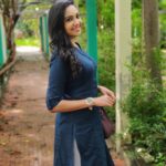 Smruthi Venkat Instagram - There's beauty in simplicity ✨