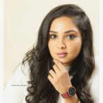 Smruthi Venkat Instagram - It’s time to take care of the number 1 person in your life, YOU! Treat yourself with any @danielwellington watches and accessories and get a 11% off. Plus, you can use my code "SMRUTHI15" to get an extra 15% off. Offer valid till 11th November only #danielwellington #dwindia PC @deepak_durai_photography 💚 H&m @lakshmakeover_ ❤️
