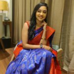 Smruthi Venkat Instagram - My favourite thing to wear is a saree 💙♥️ Thanks a ton @monzasbymonishaashwin for the prett saree and the necklace ♥️ Hair and makeup @vurvesalon 💙 Sheraton Grand Chennai Resort & Spa