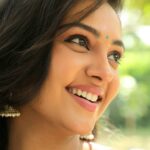 Smruthi Venkat Instagram - Happiness is the best make-up ✨